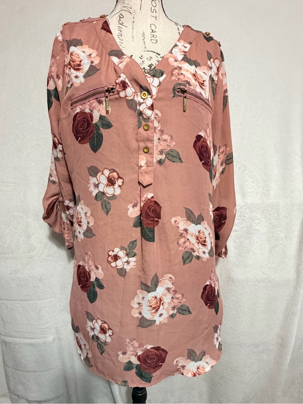 Justify Rose Floral V-Neck Blouse in Dusty Rose - Picture 4 of 12